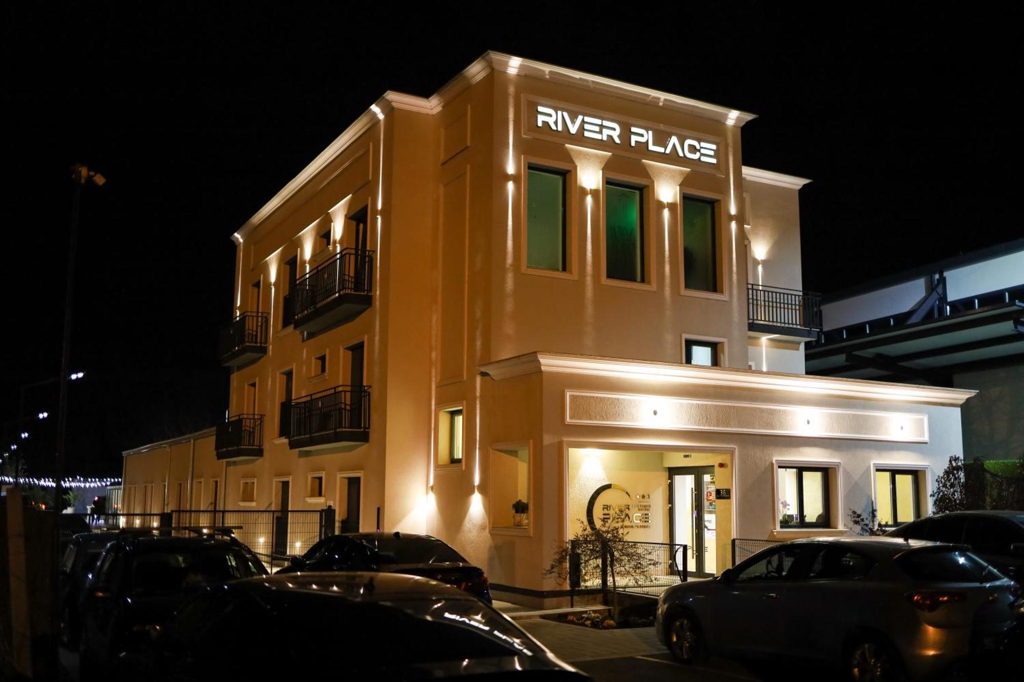 River Place Pitesti Ngoại thất bức ảnh